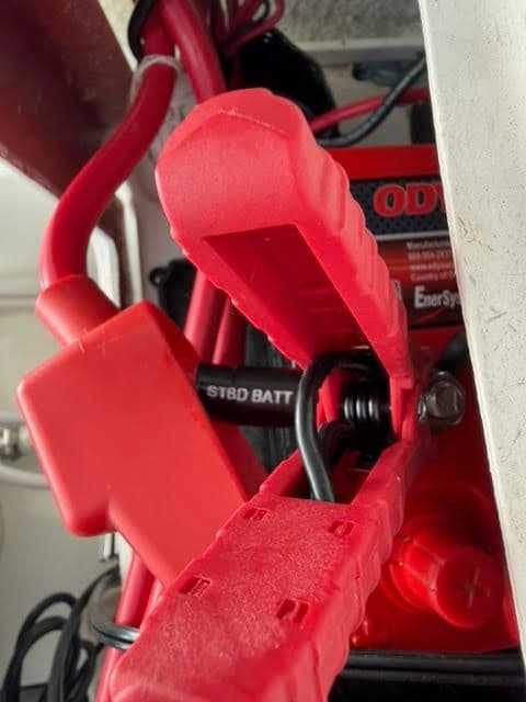 Viking battery tester reading the starboard battery as GOOD-CHRG with 100% state of health