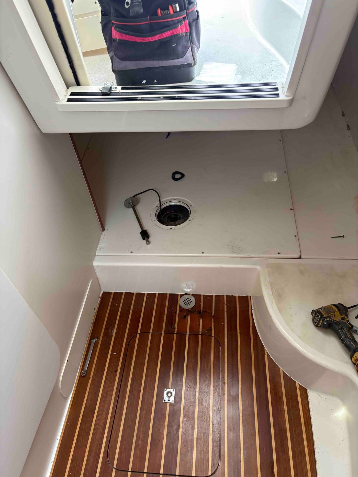 Rebuilt interior floor and center fuel tank access area on a Boston Whaler 305 after the new tank was installed